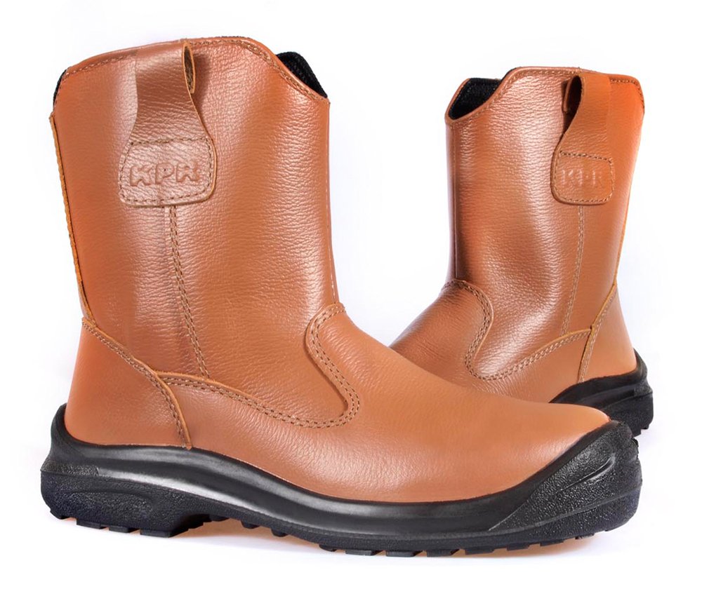 Giày ủng bảo hộ lao động giá rẻ mua sao cho hiệu quả?